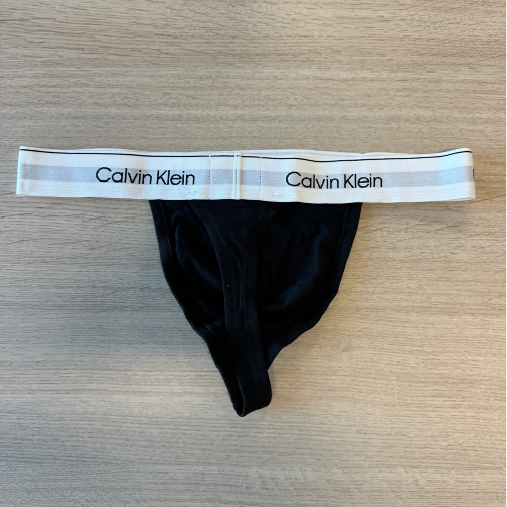 Men’s Calvin Klein thong - Picture 4 of 6